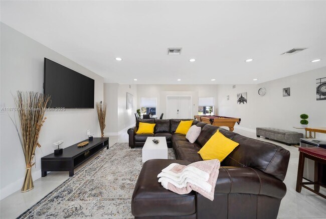 Building Photo - 31 SE 12th St