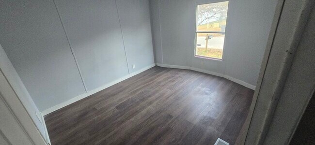 Building Photo - 3 Bedroom/ 2 Bathroom Mobile Home