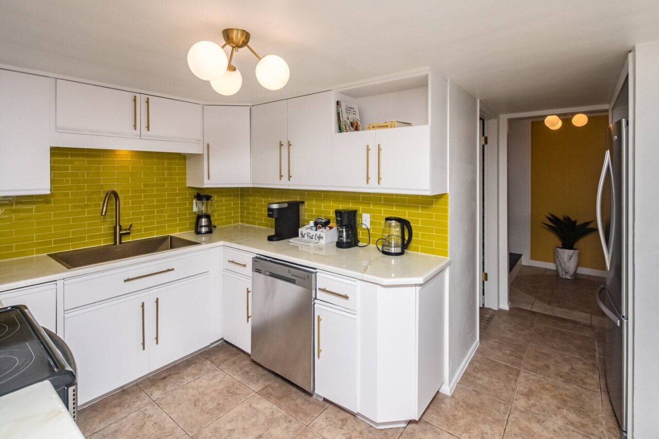 Building Photo - 2906 Castaway Dr