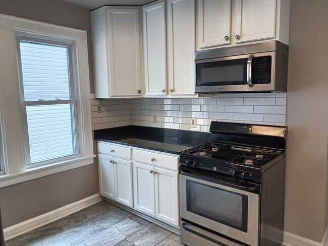 Building Photo - 2254 N 67th St