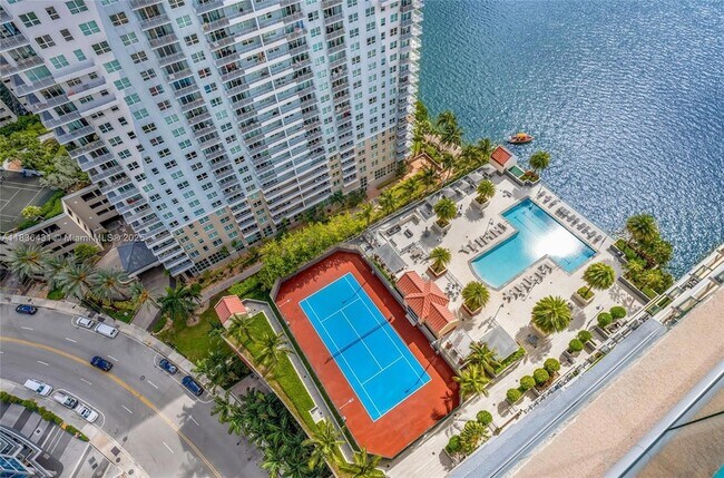 Building Photo - 1155 Brickell Bay Dr