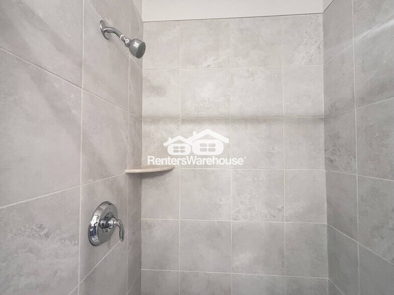 Building Photo - 2500 Emerald Branch Dr