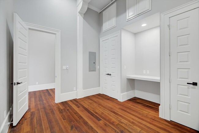 Building Photo - 2206 The Strand