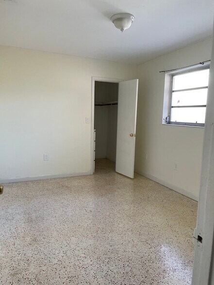 Building Photo - 2815 SW 37th Ct