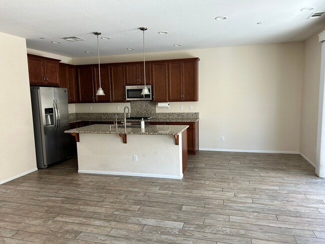 Building Photo - 10960 Knoxville Way