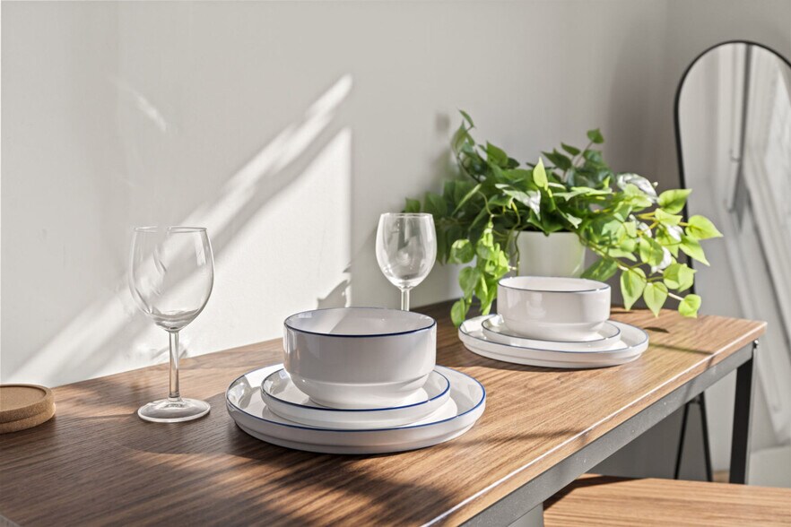 Building Photo - 501 N Perth St