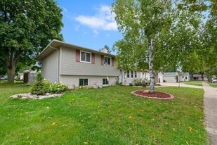 Building Photo - 1110 Lourdes Ave