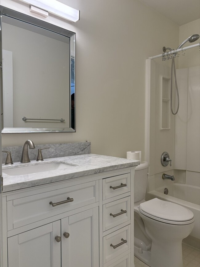 Building Photo - 711 Savannah Ln