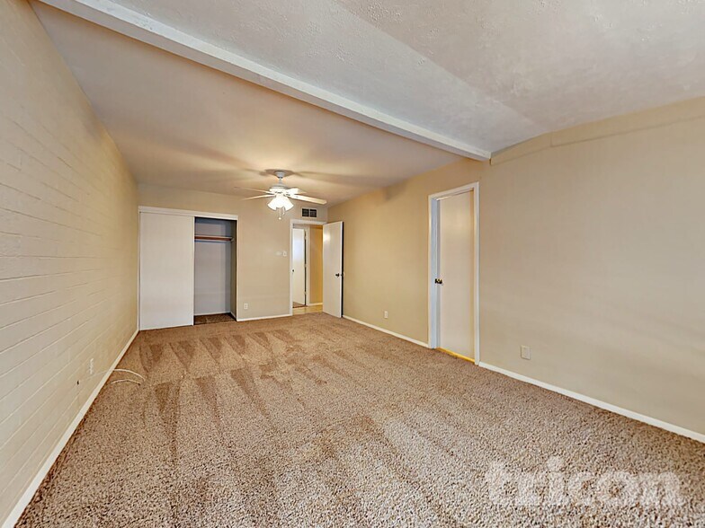 Building Photo - 5024 W Krall St