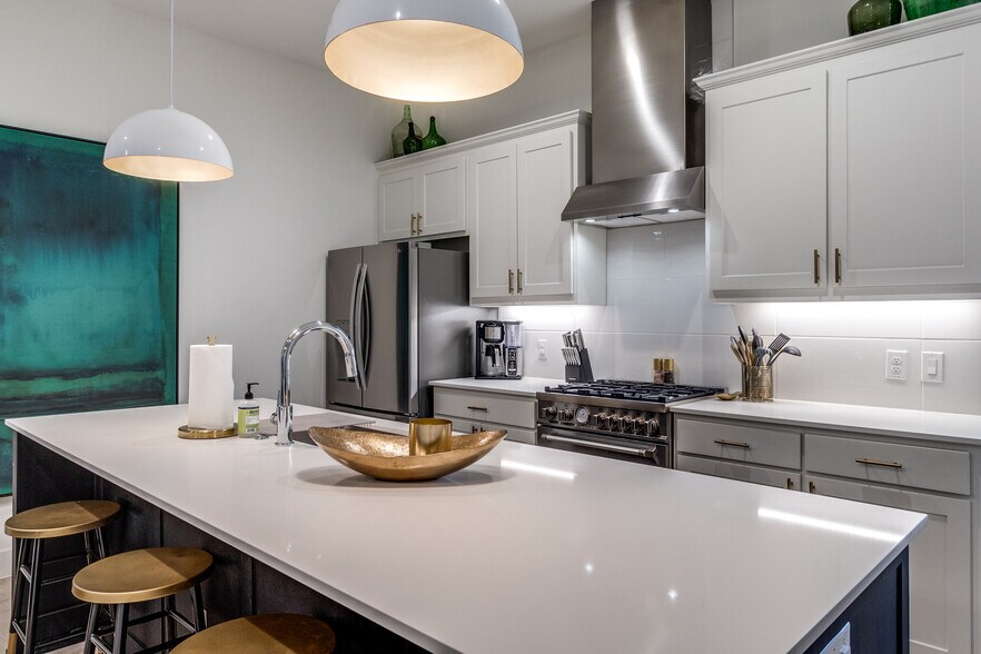 Building Photo - 5703 Lindell Ave