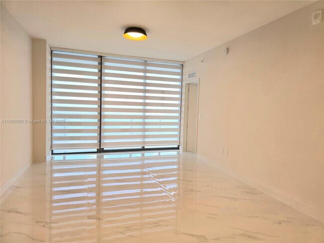 Building Photo - 700 NE 24th St