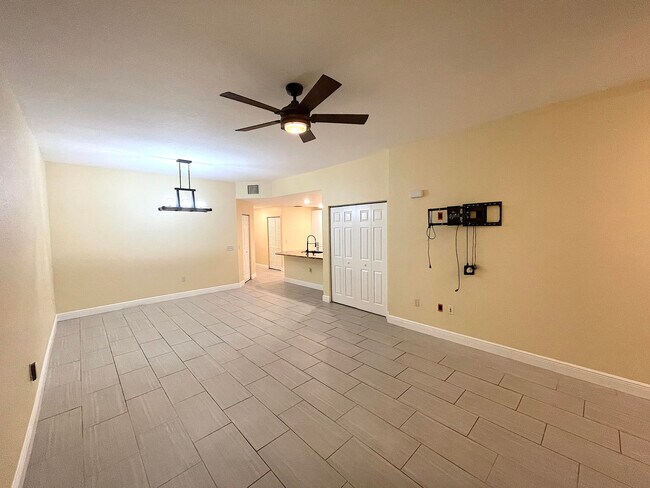 Building Photo - 1840 Sandhill Crane Dr