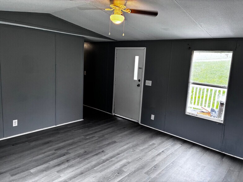 Building Photo - 119 Lee Dr SE