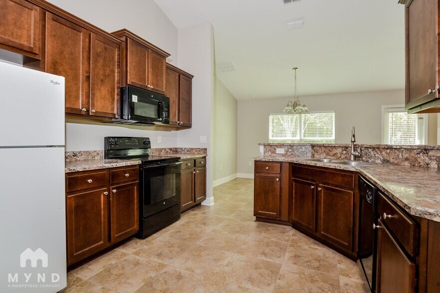 Building Photo - 1947 Angel Fish Loop