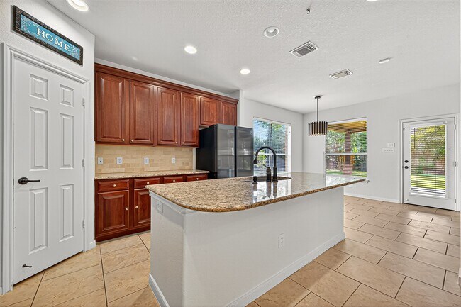 Building Photo - 15 Hadlock Pl