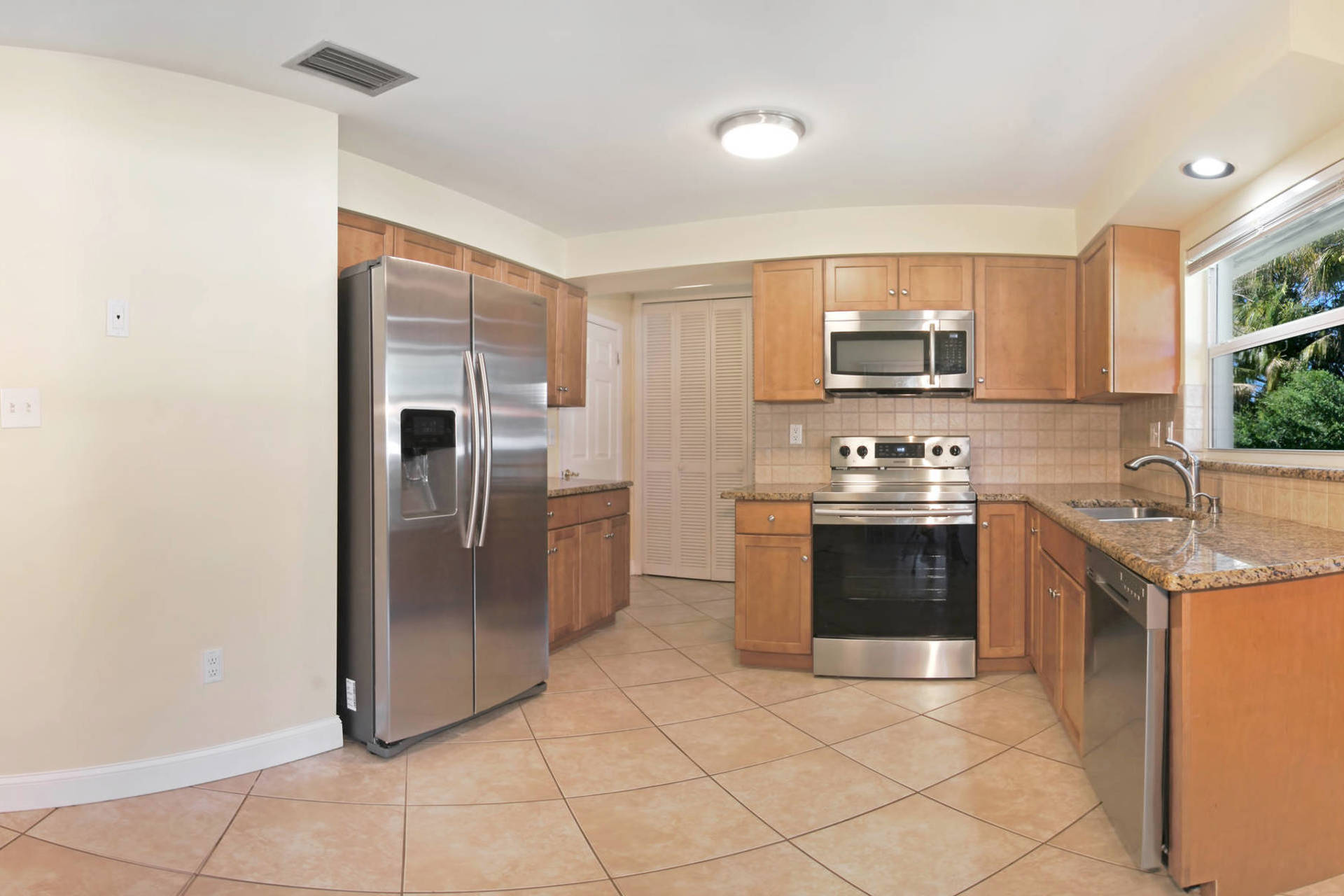 Building Photo - 5652 Eichen Cir