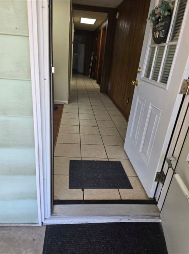 Building Photo - 215 S Main St