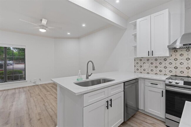 Building Photo - 1307 Kinney Ave