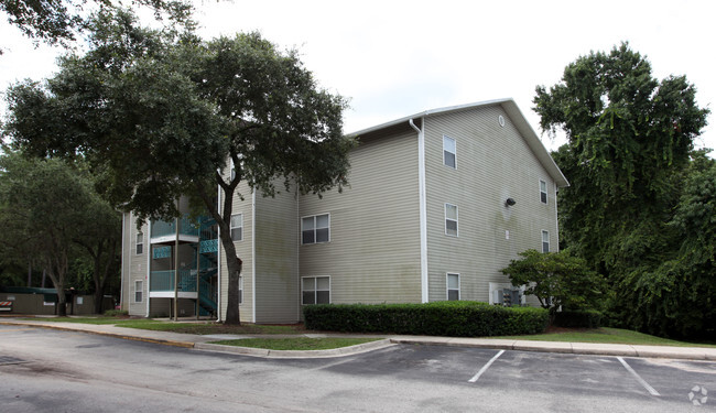 Building Photo - Oak Hammock Apartments