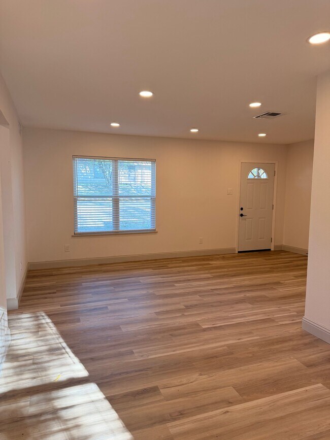 Building Photo - 3 Pershing Dr