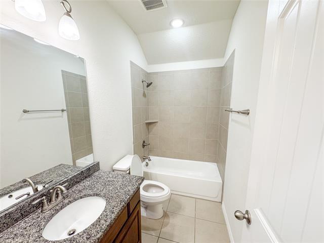 Building Photo - 365 Paloma St