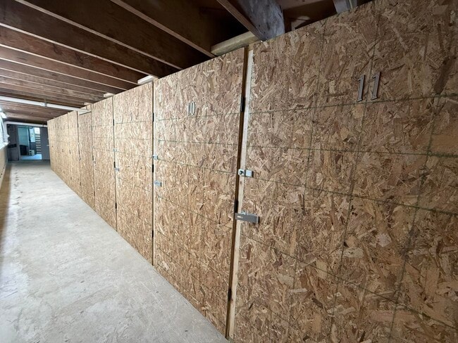 Building Photo - 107 Robbins Dr