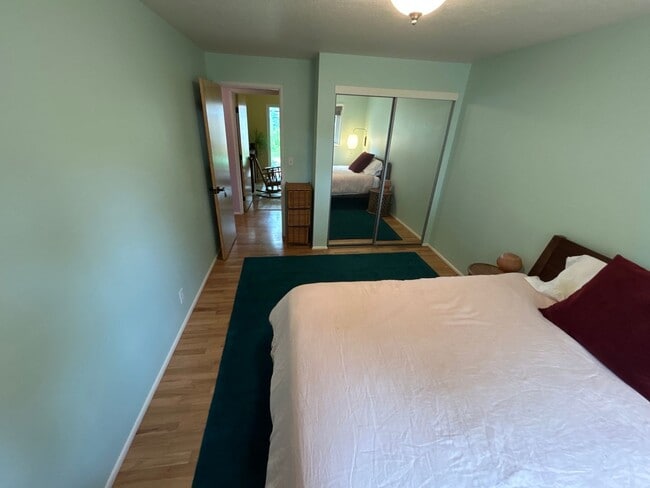 Building Photo - 3 Bedroom single level home w/garage AND free landscaping
