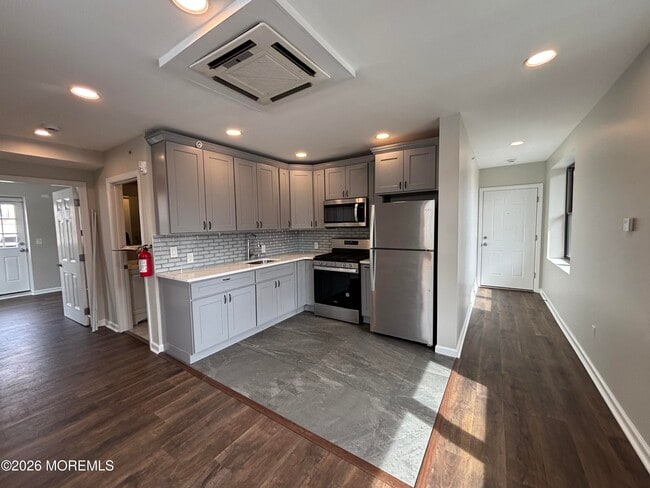 Building Photo - 21 Mechanic St