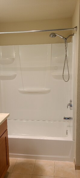 Building Photo - 1626 Kent Des Moines Rd