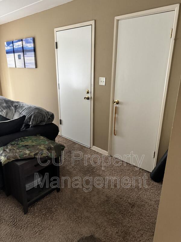 Building Photo - 713 W Church St