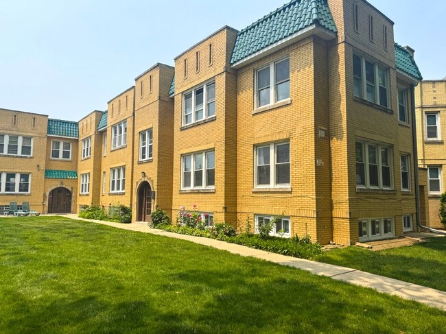 Primary Photo - 4432 N Laporte Ave