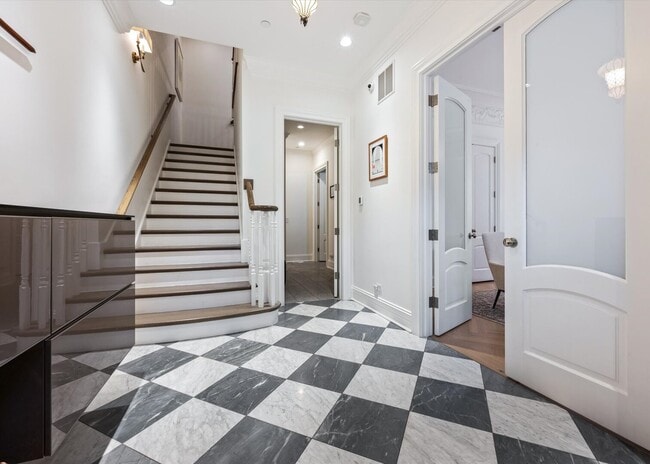 Building Photo - 441 W Deming Pl