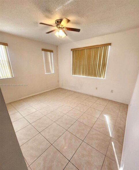 Building Photo - 9203 Fontainebleau Blvd