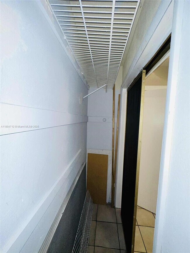 Building Photo - 330 SE 2nd St