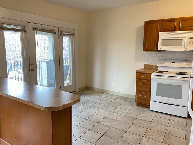 Building Photo - 1135 Commonwealth Ave