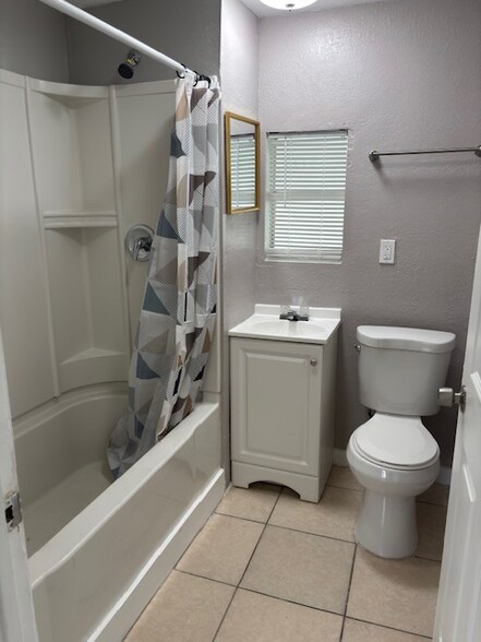 Building Photo - 1064 N Tamiami Trl