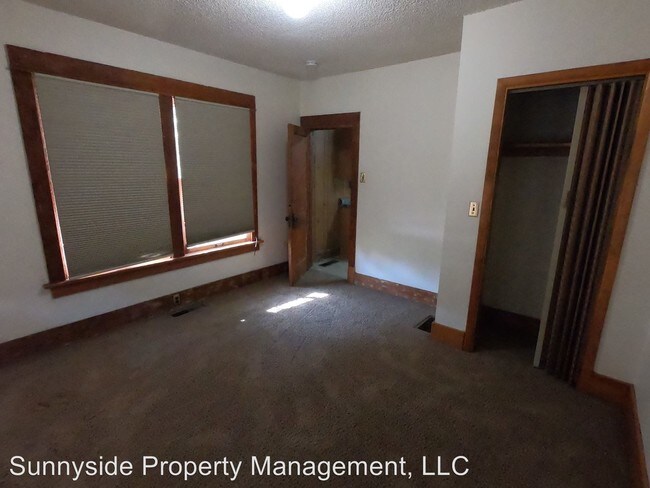 Building Photo - 943 Broadway