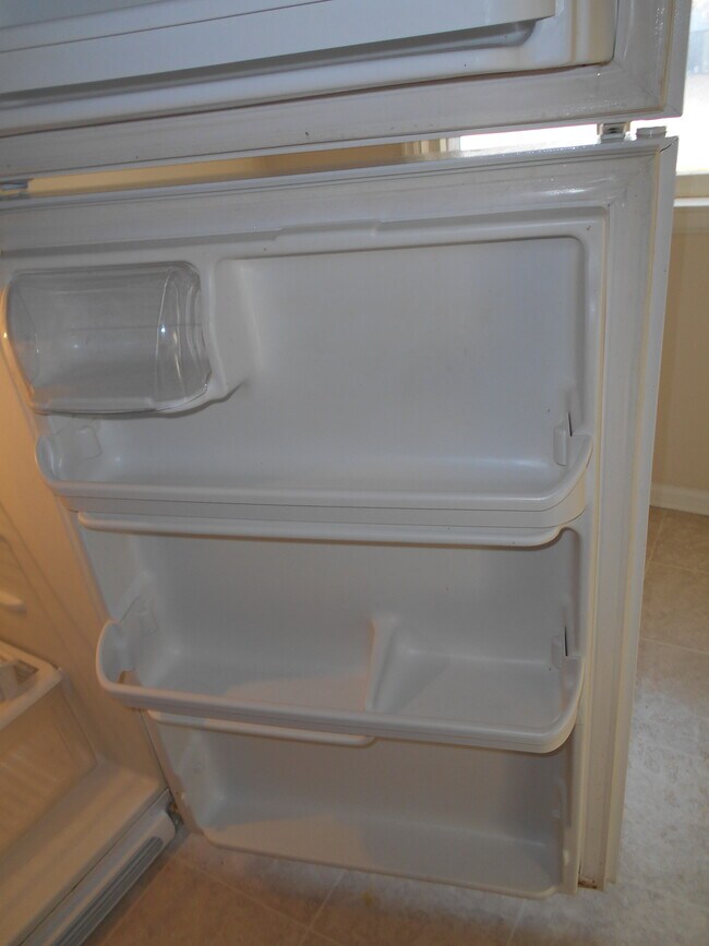 Building Photo - 804 S Crestway St