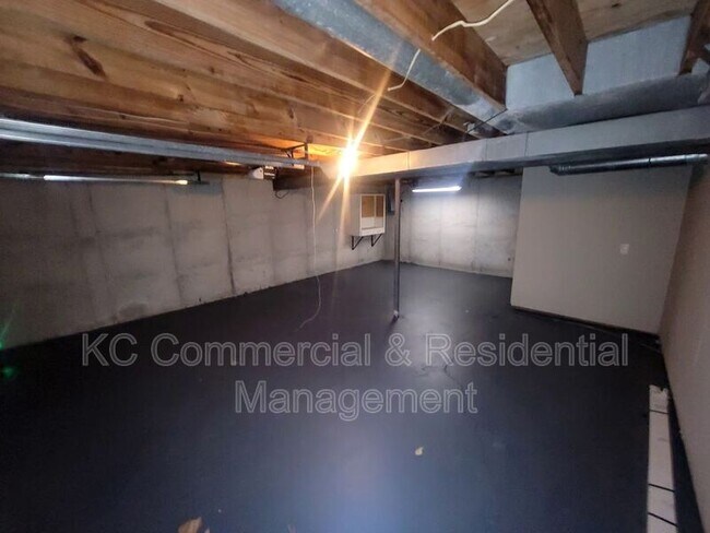 Building Photo - 11400 N Charlotte St