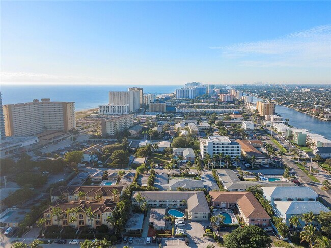 Building Photo - 3230 NE 13th St