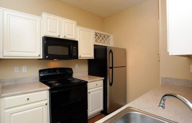 Building Photo - 3 bedroom in Dallas TX 75204