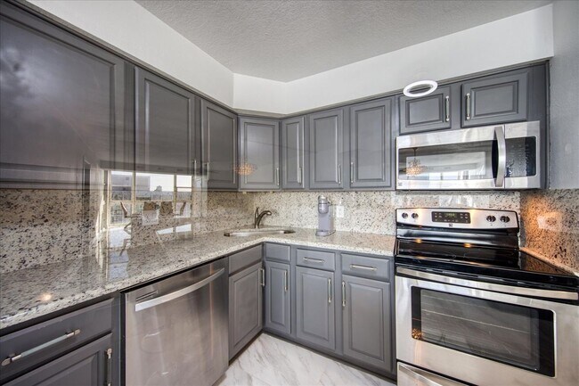 Building Photo - 851 Bayway Blvd