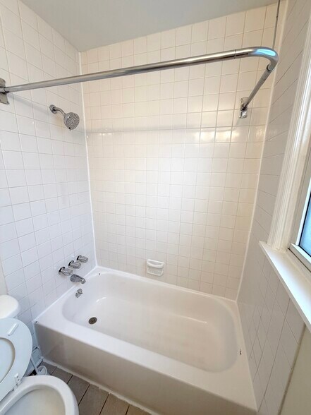 Building Photo - 2458 Duck Creek Rd