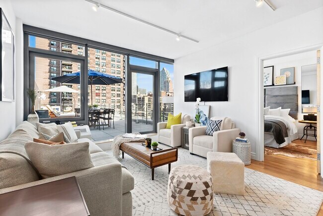 Primary Photo - 550 W 54th St