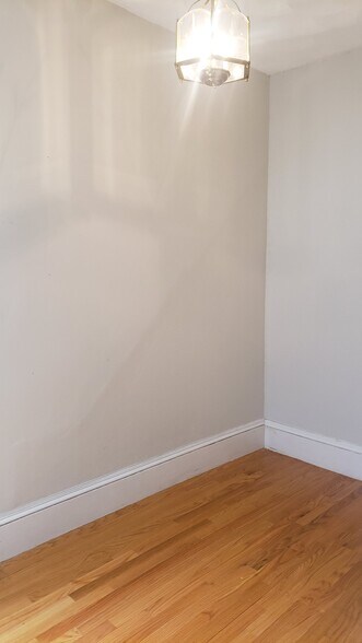 Building Photo - 473 Sumner St