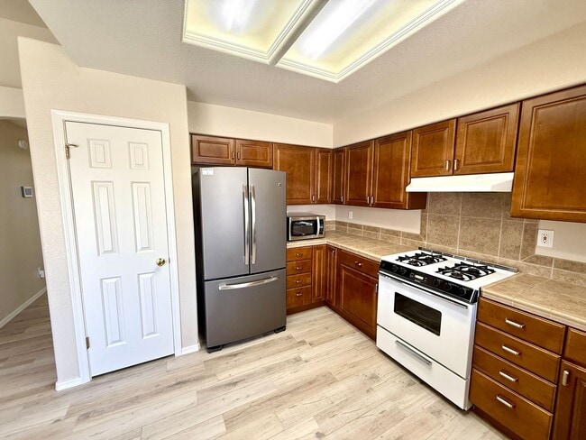 Building Photo - Charming 2 Bed, 2 Bath Home with Open Floo...