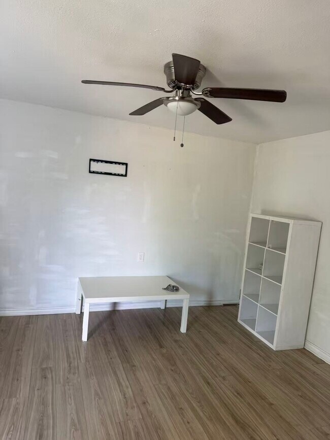 Building Photo - 6131 Fenske Ln