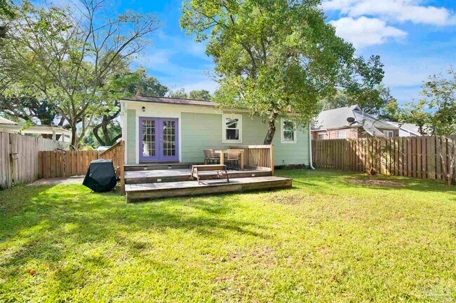 Building Photo - 1306 E Hernandez St