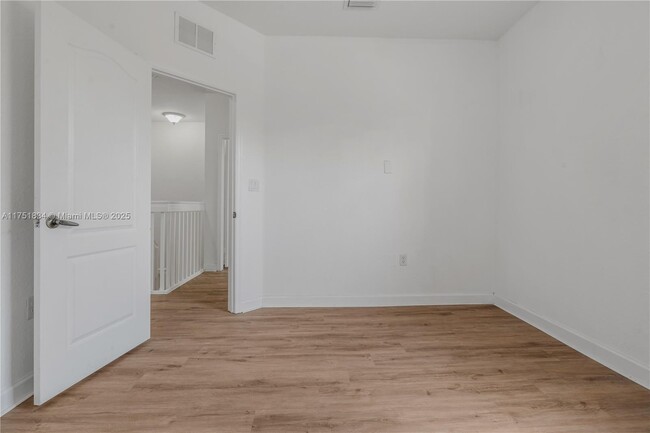 Building Photo - 10940 NW 87th Ln
