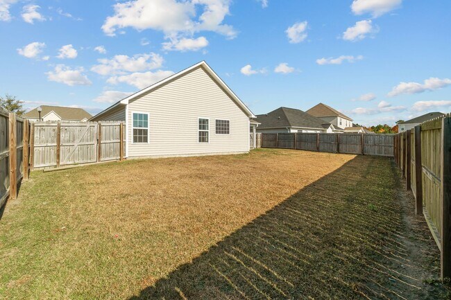 Building Photo - 3 Bedroom 2 Bathroom Home in Onslow Bay!